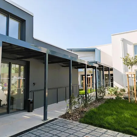 Apartament De *